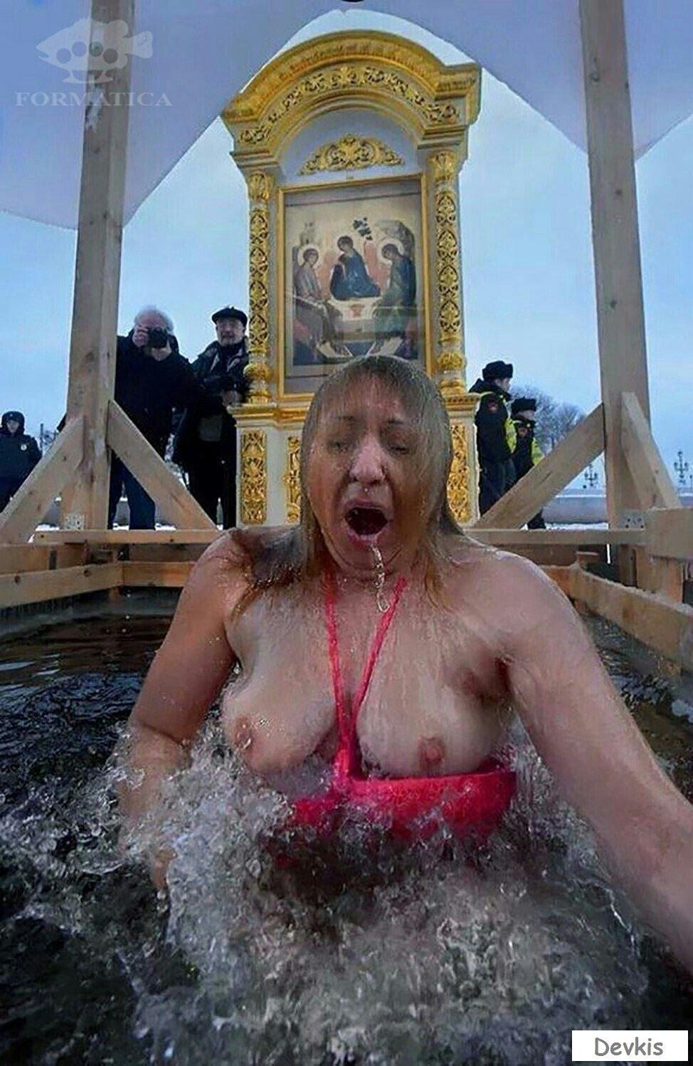 Голые девки в проруби на крещение