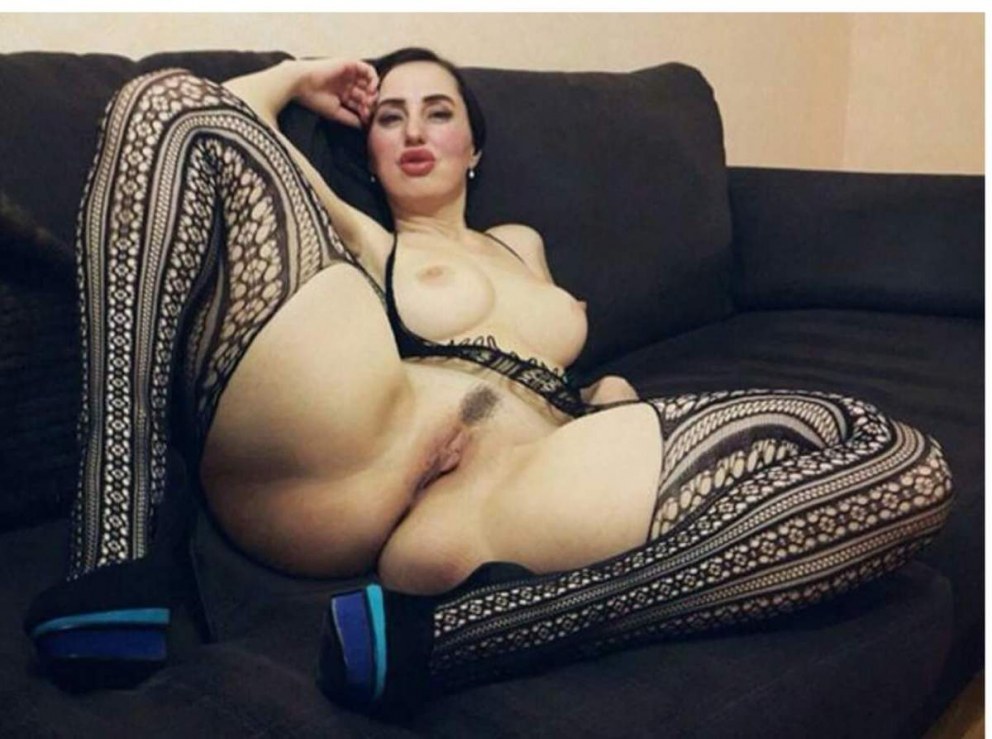 Голые бабы с огромными бедрами