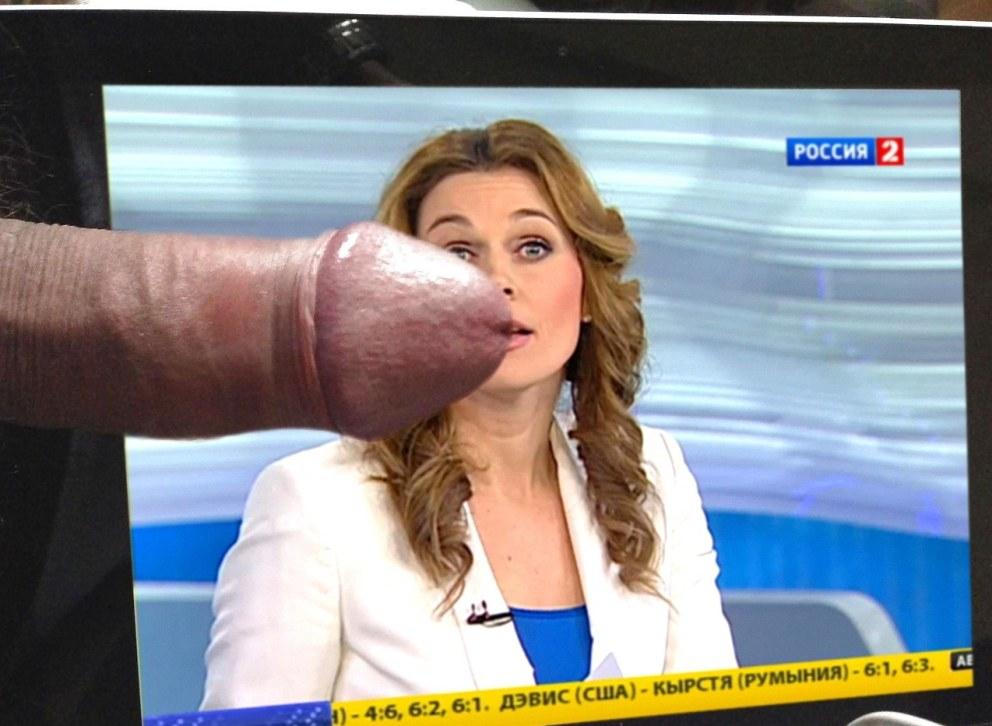 Голые телеведущая раздвинула ноги