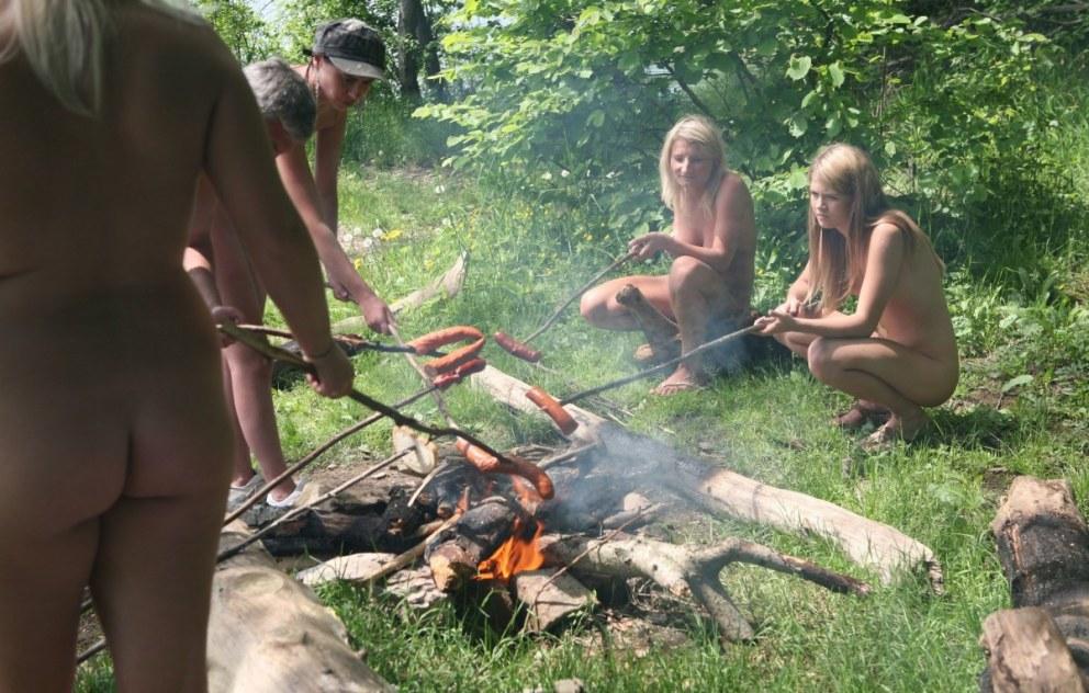 Девушки голышом на шашлыках