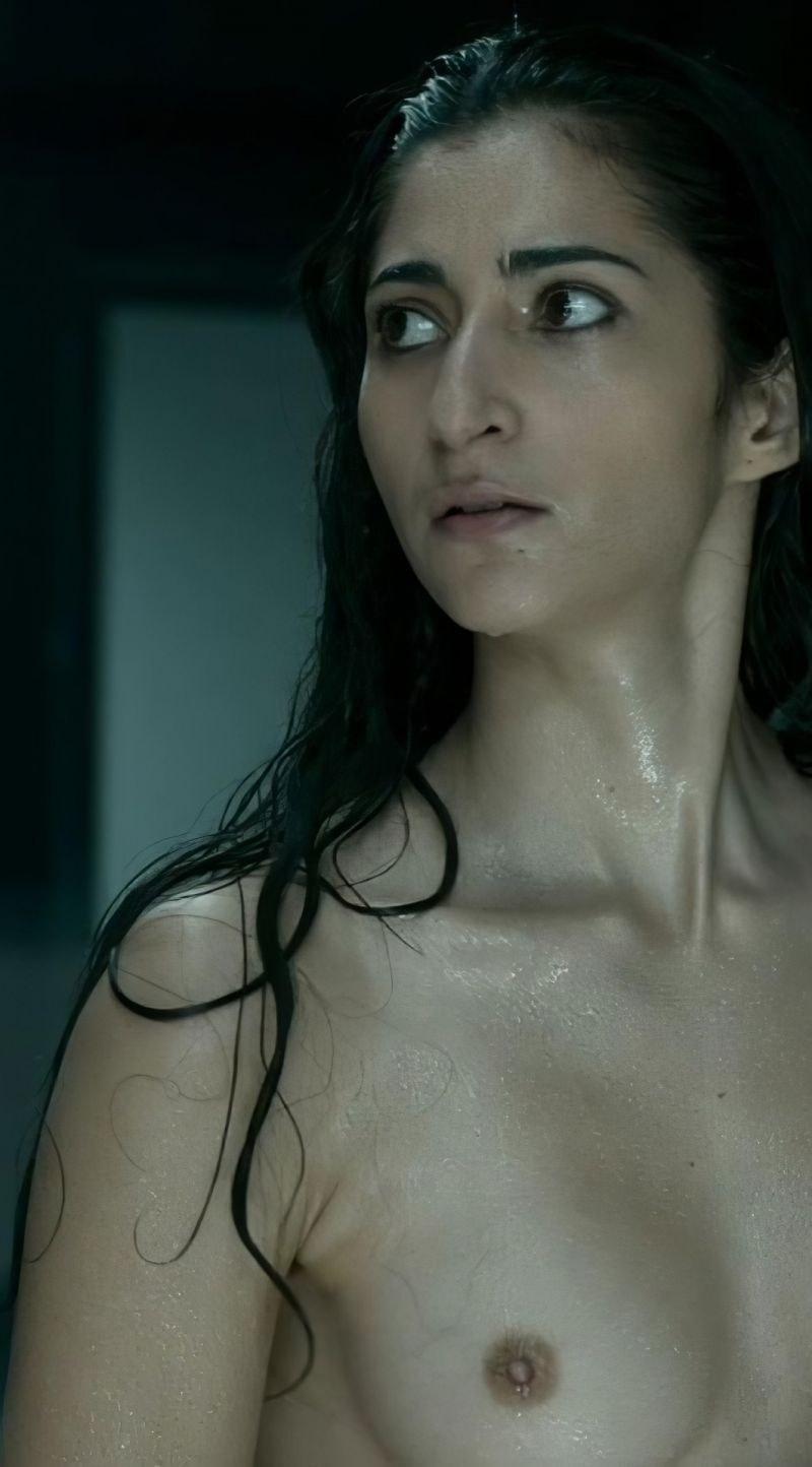Alba Flores +18